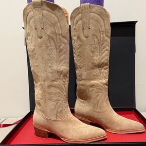 Isnom Women’s Elegant Tan Faux Suede Heeled Boots